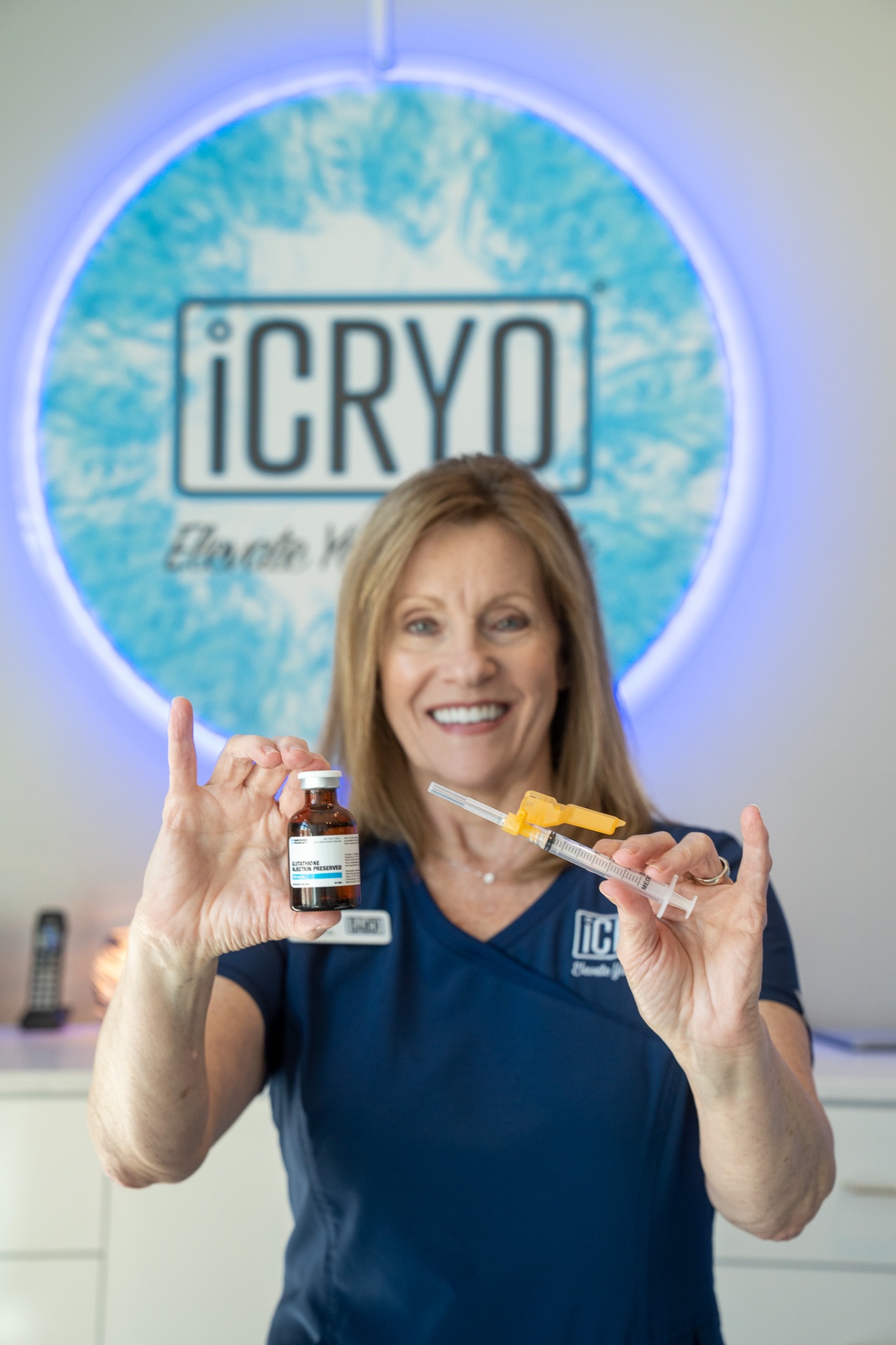iCRYO Helotes registered nurse holding glutathione IM shot vial and syringe