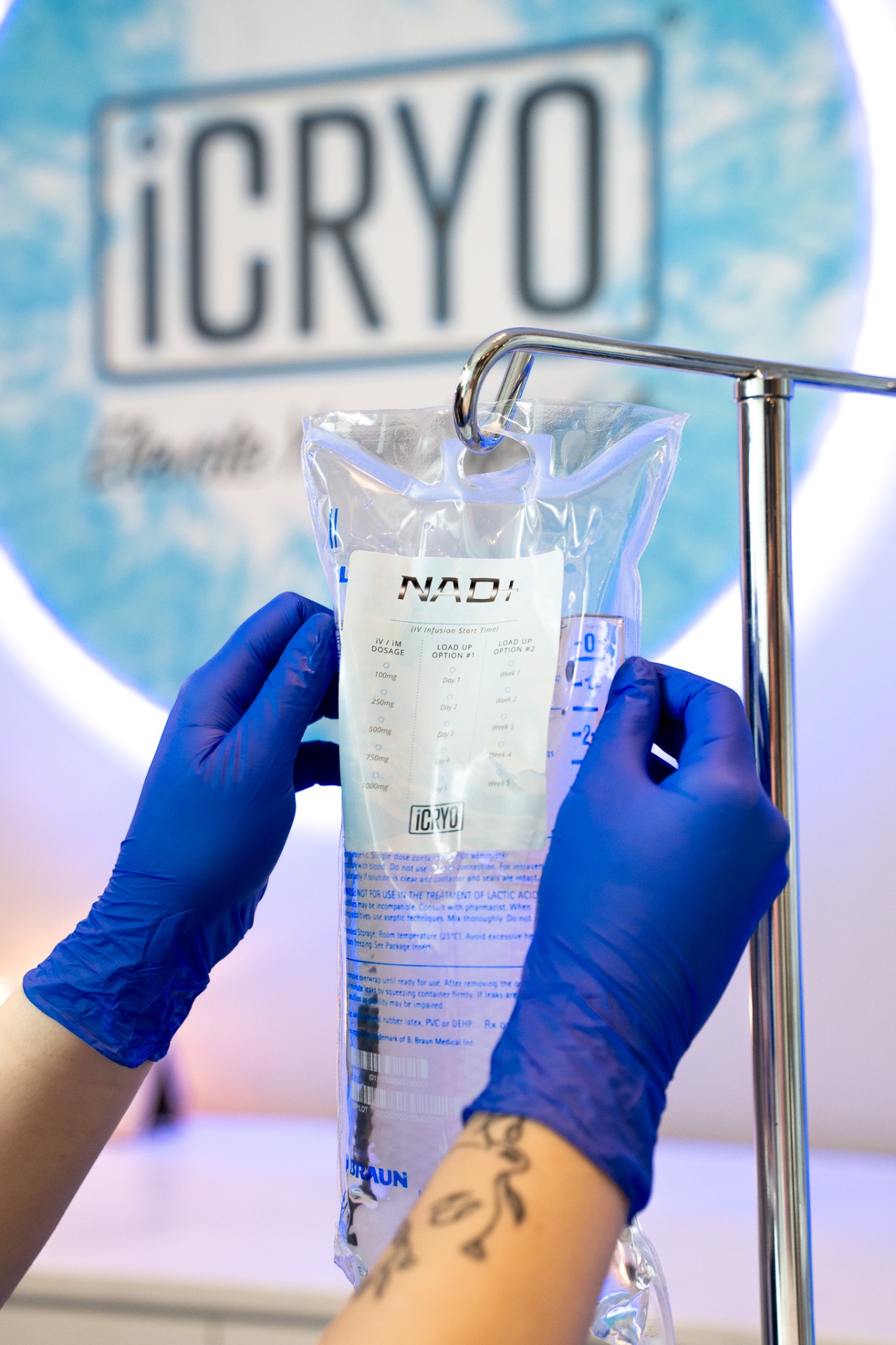 iCRYO Helotes NAD+ IV infusion bag with dosing chart