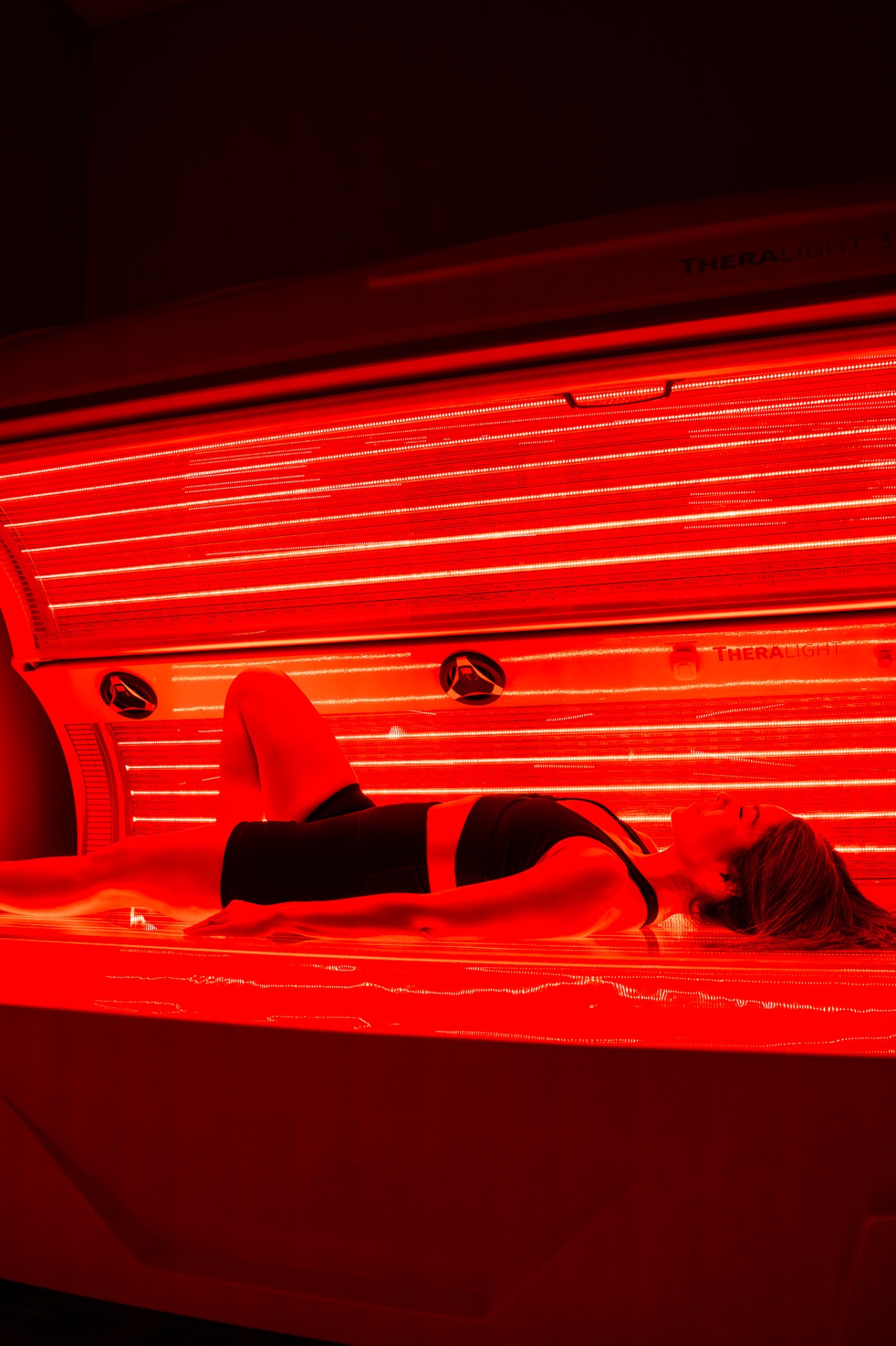 Inside an iCRYO Helotes red light therapy room